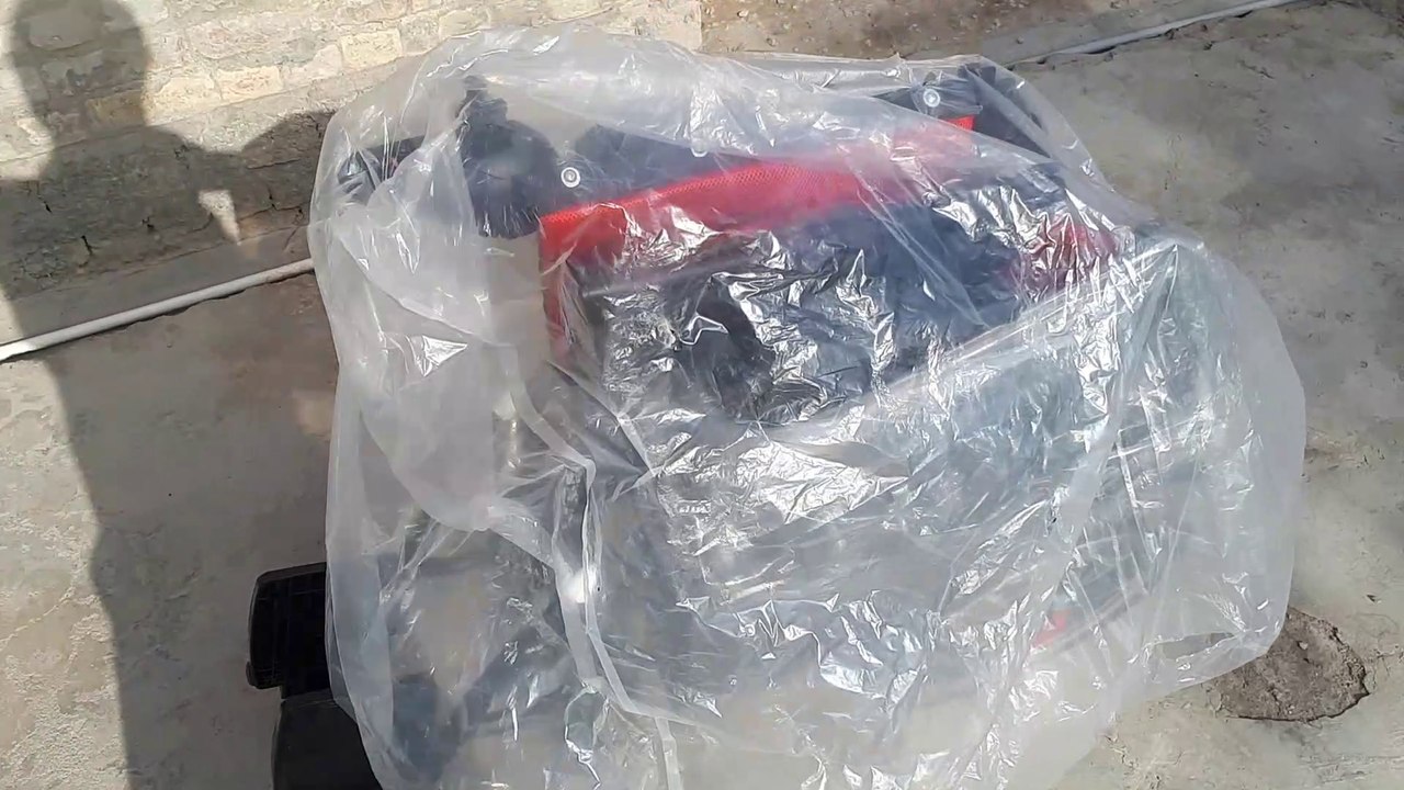 Folding electric wheelchair