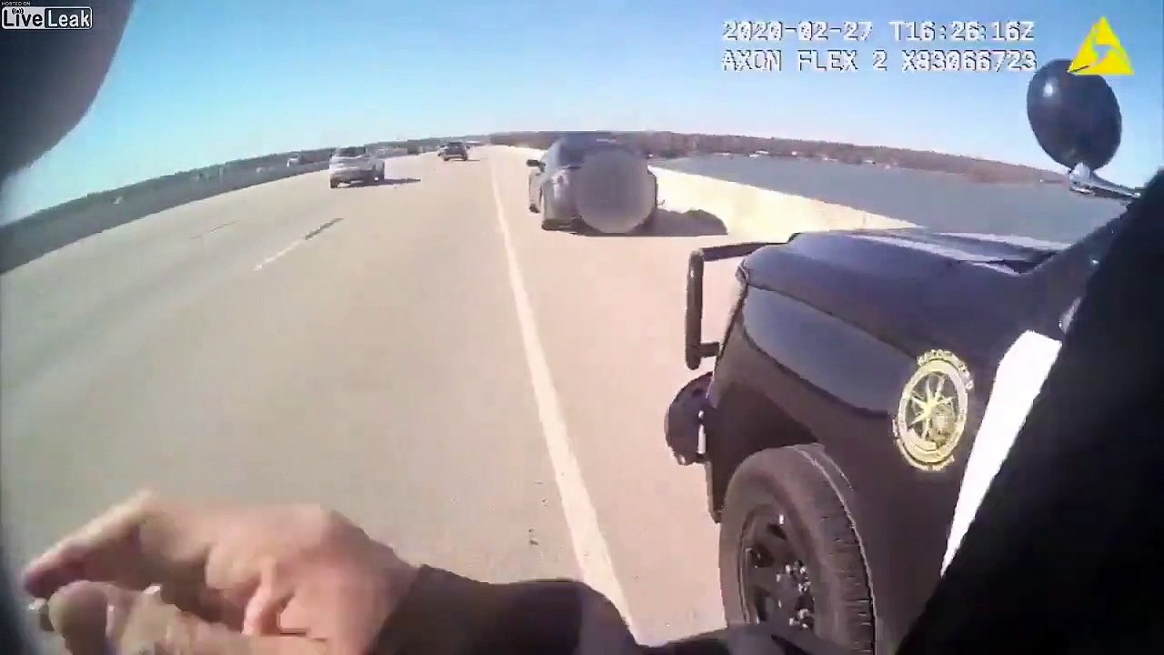 Ce policier empêche une femme de sauter d'un pont in extremis !