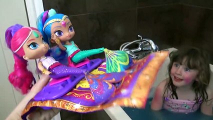 Sophia, Isabella e Alice - Brincando an Piscina com Brinquedos Shimmer e Shine e seus Tesouros Mágicos