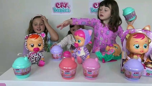 Sophia, Isabella e Alice Brincando com Bonecas Bebê - Mágia Brinquedos Surpresa