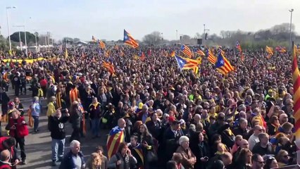 Consignas independentistas en el acto de Puigdemont en Perpignan