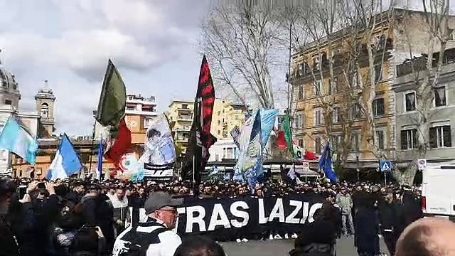 Ultras Lazio: tra poco parte il corteo pt.2