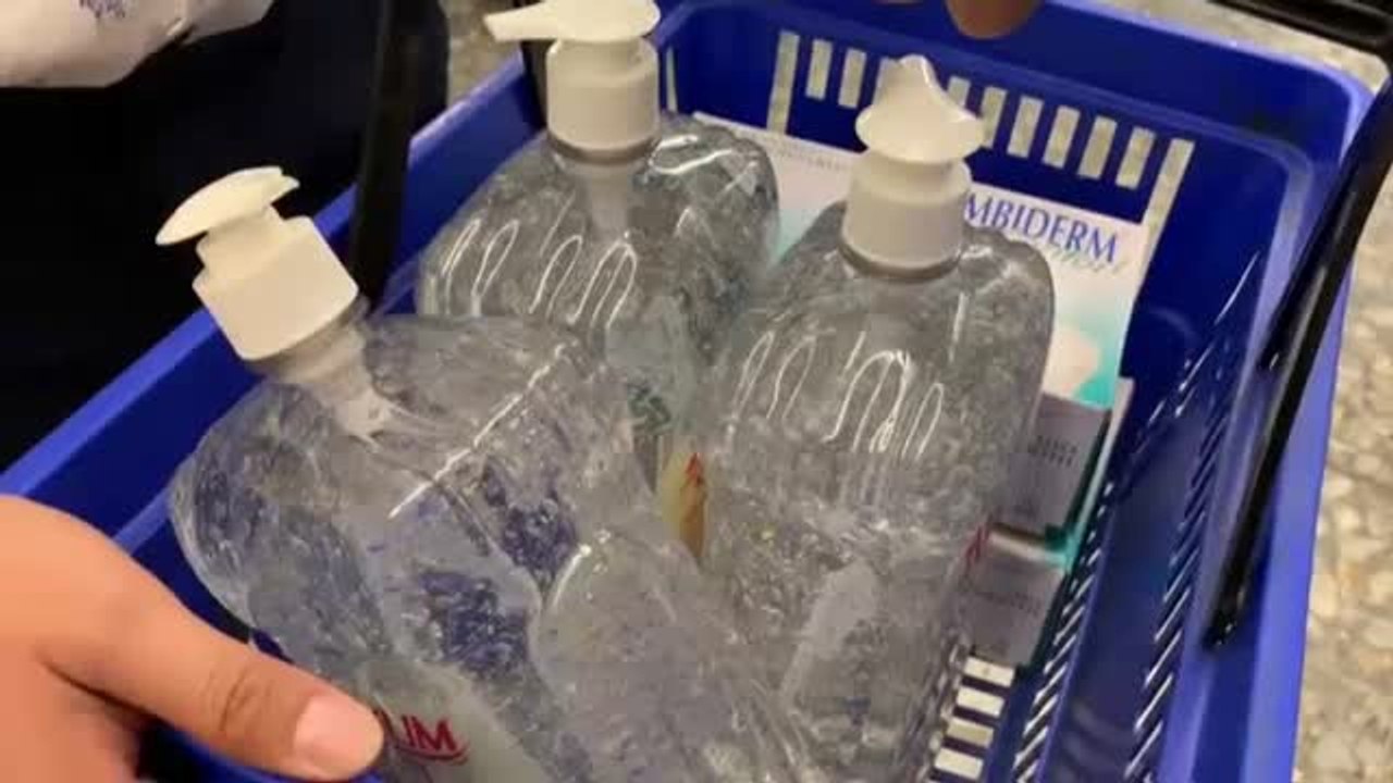Los mexicanos se lanzan a la compra de mascarillas y geles tras el primer positivo por coronavirus