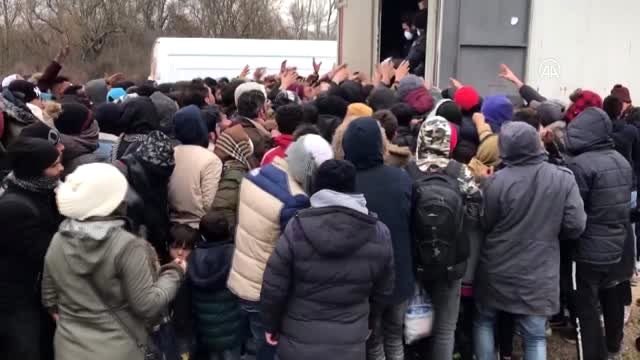 Avrupa'ya geçmek isteyen düzensiz göçmenlerin zor şartlardaki bekleyişi sürüyor