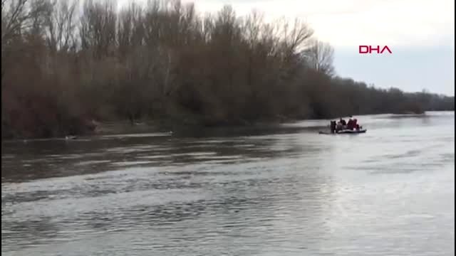 Edirne yunan polisi meriç nehrini geçmeyi başaran göçmenlere uyarı ateşi açıp yakaladı-ek