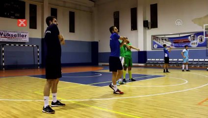 Hokey tutkusu, kardeşleri aynı takımda buluşturdu