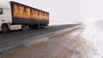 Kar yağışı ve sis ulaşımı aksatıyor