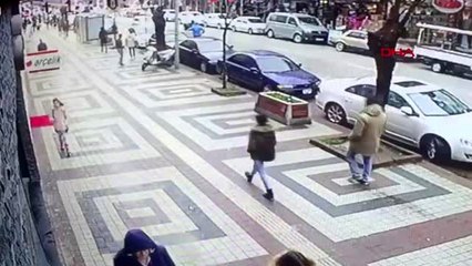 Bursa-ağır yaralanan bisiklet sürücüsünün kazası kamerada