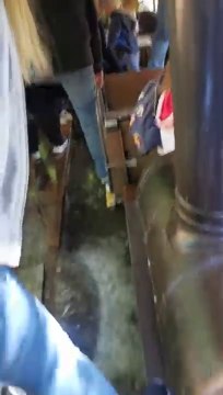 Un bateau de l'attraction Jungle Cruise de Disney World prend l'eau et coule