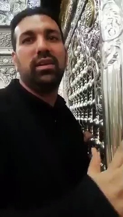 İran'da Corona virüsten korunmak için türbe demiri yalıyorlar