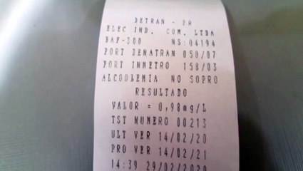 Após colidir contra muro de condomínio, homem é detido pela PM por crime de embriaguez