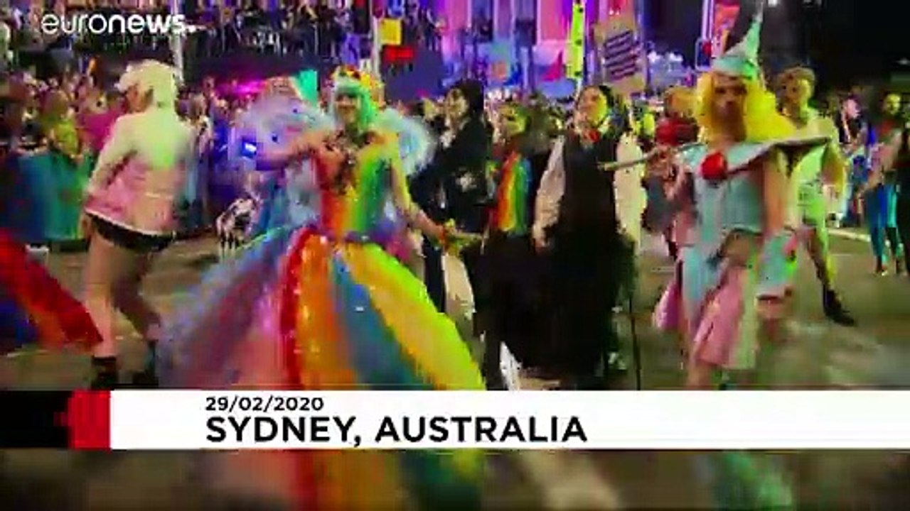 Thousands turn up for Sydney's Gay and Lesbian...