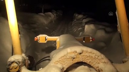 Tipide mahsur kalan araç kurtarıldı - BİNGÖL