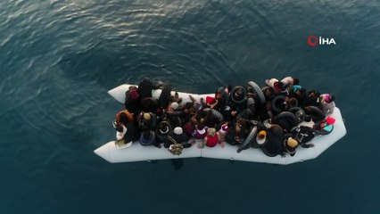 Ayvacık'ta can pazarı... Batmak üzere olan göçmen botu böyle kurtarıldı