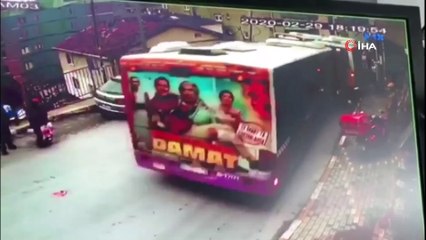 Sarıyer’de 3 halk otobüsü ve motosikletin karıştığı feci kamerada