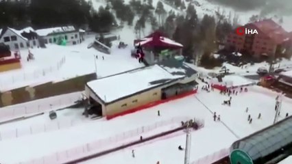 Şehitler için Palandöken'e dev Türk Bayrağı astılar