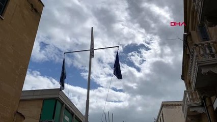 Kıbrıs'ta kapıların kapatılması protesto edildi, olaylar çıktı