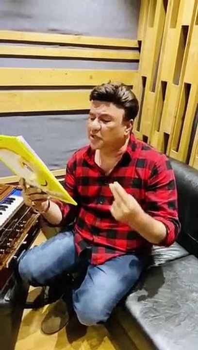 मंदसौर: प्लास्टिक मुक्त सुवासरा विधानसभा के लिये अनुमलिक तैयार कर रहें है गीत, सुनिएं