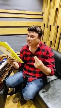 मंदसौर: प्लास्टिक मुक्त सुवासरा विधानसभा के लिये अनुमलिक तैयार कर रहें है गीत, सुनिएं