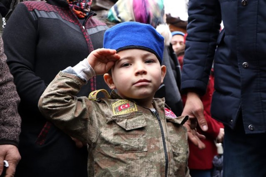 Şehidin 4 yaşındaki yeğeni: "Dayım şehit oldu, vatan sağ olsun"