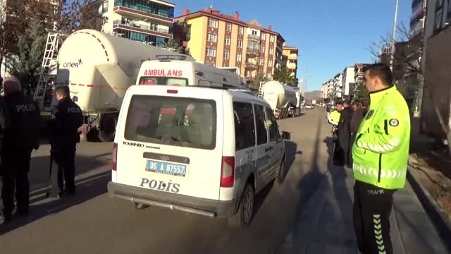 Kahramankazan'da ayrı yaşadığı kocası tarafından silahla vurulan kadın öldü