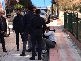 Ayrı yaşadığı karısını öldüren koca, çocuğunun yanında intihar etti