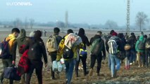 13 ألف مهاجر على الأقل يحتشدون على الحدود بين تركيا واليونان