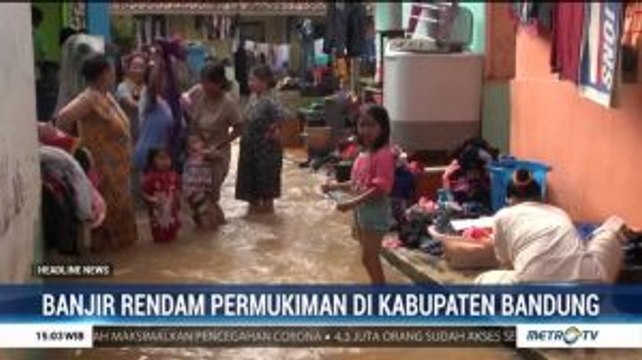 Mulai Surut, Warga di Rancaekek Bersihkan Rumah