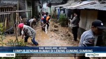 Warga Lereng Gunung Sumbing Dibantu Relawan Bersihkan Lumpur Sisa Banjir