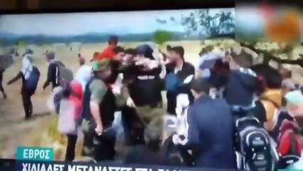 Yunan polisinin çaresiz kaldığı anlar: Baş edemeyince böyle koyverdi