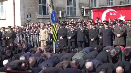 İdlib şehidini binler uğurladı