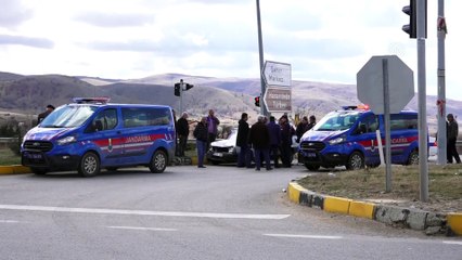 Otomobille kamyonet çarpıştı: 3 yaralı - KIRIKKALE