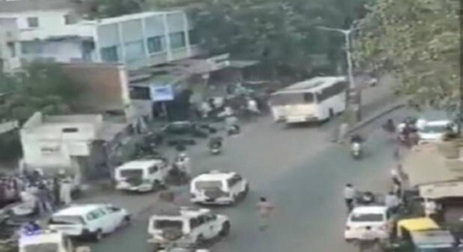 Mob attacked Delhi police during violence? Here's the truth