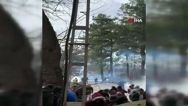 Yunan güvenlik güçleri mültecilere gaz bombalarıyla müdahale etti