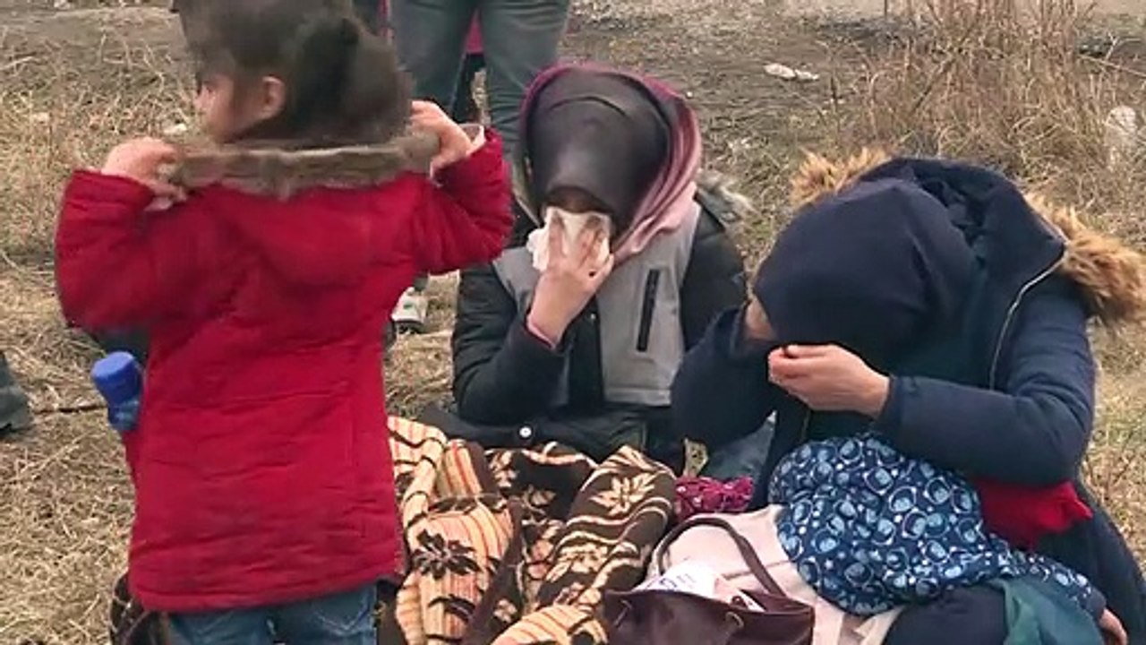 Tausende Flüchtlinge harren an türkisch-griechischer Grenze aus