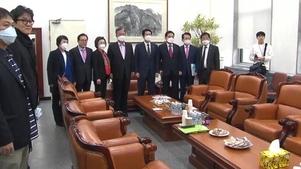 코로나19 사태 총선 정국 강타...정치권 '예의주시' / YTN