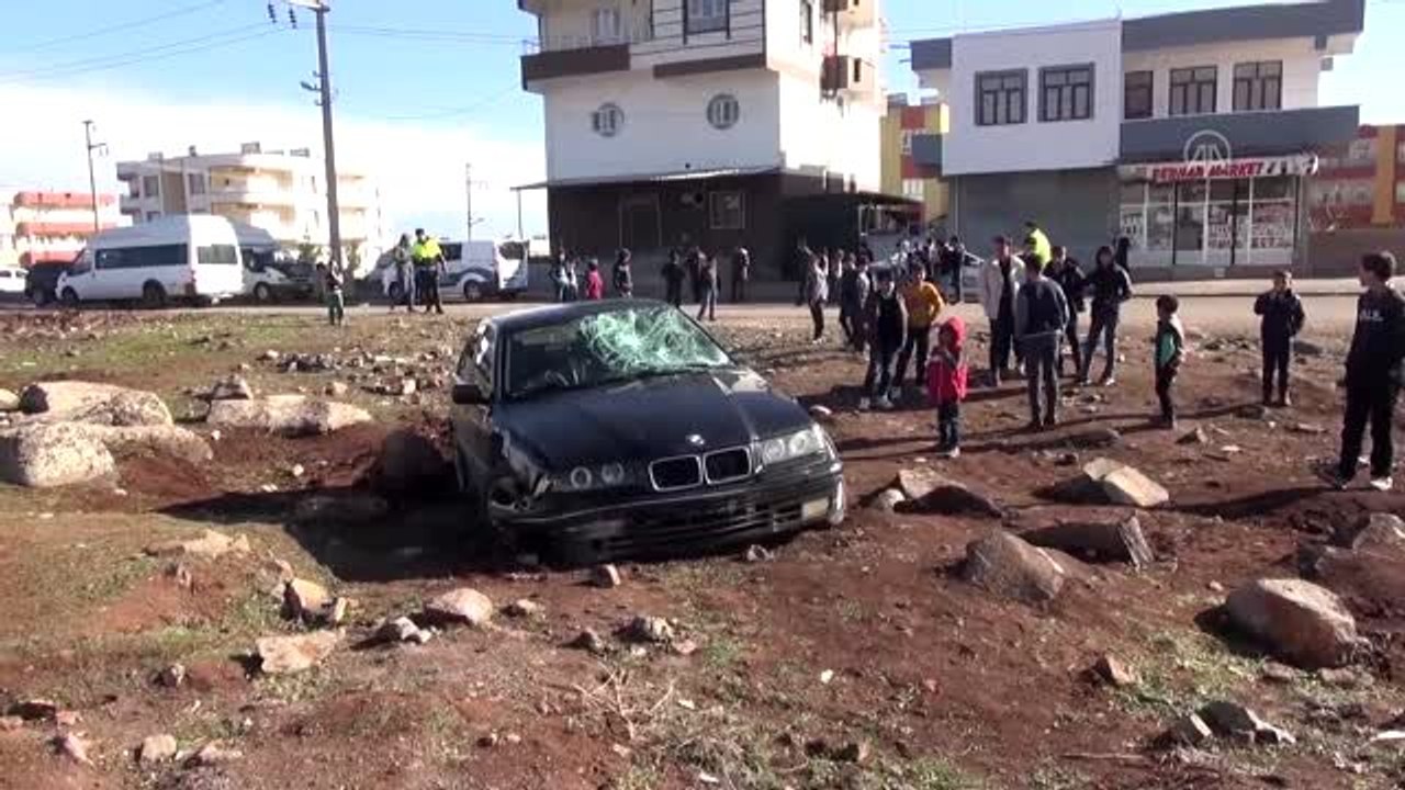 Otomobil kontrolden çıktı: 3'ü yaya 5 yaralı