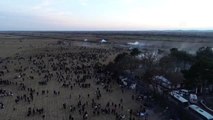 Yunanistan'dan tampon bölgedeki göçmenlere sert müdahale (5) - Drone
