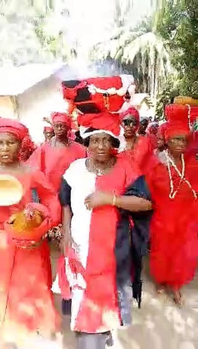 Des femmes se livrent à des rituels contre le 3e mandat d'Alpha Condé