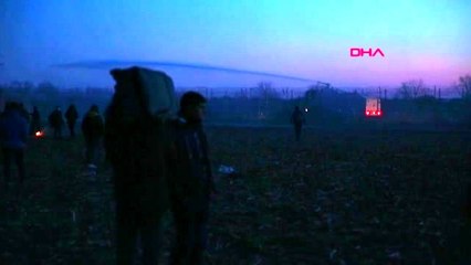 Edirne yunan güvenlik güçlerinin müdahaleleri gece de devam ediyor