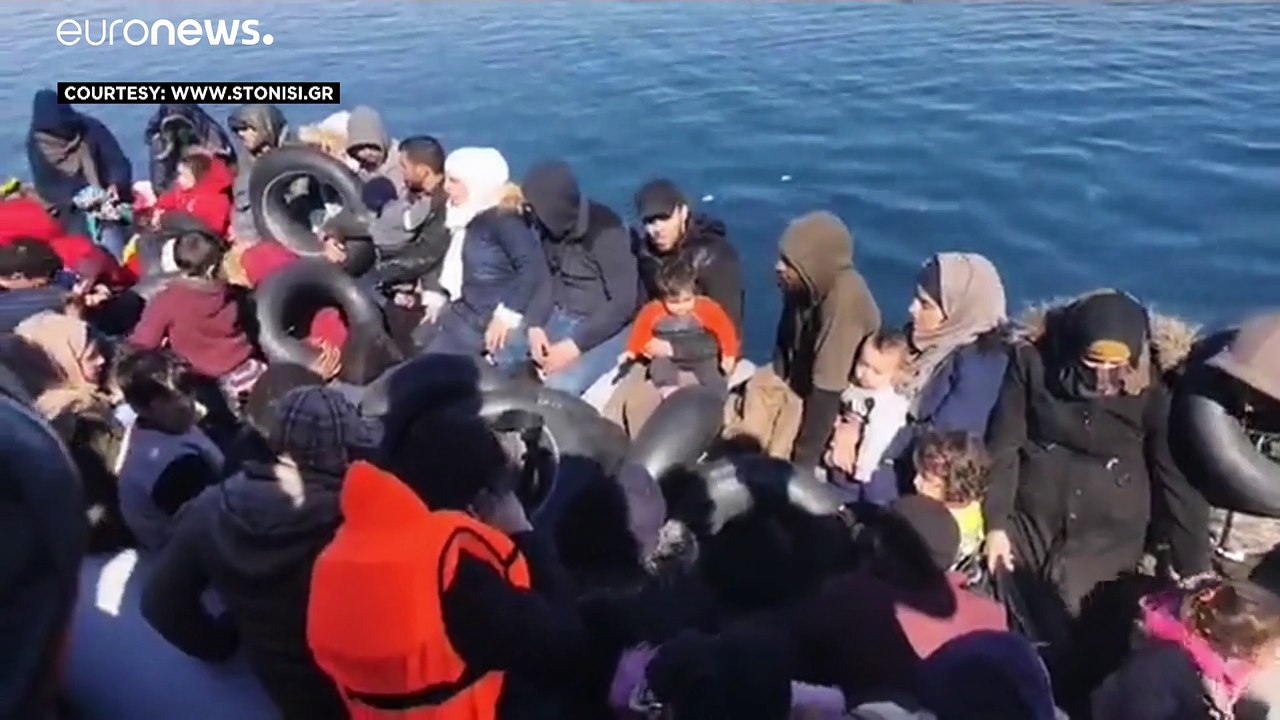 شاهد: يونانيون في جزيرة ليسبوس يمنعون قوارب تقل...