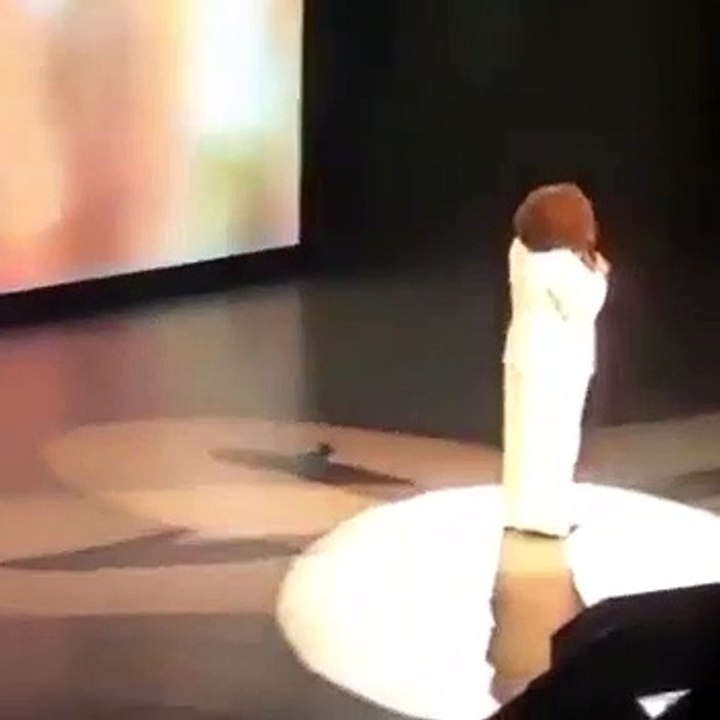 Funny Video  of Oprahs Tumble During Speech