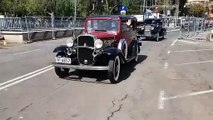 Los coches antiguos reinan en las calles de Santa Cruz