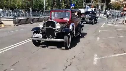 Los coches antiguos reinan en las calles de Santa Cruz