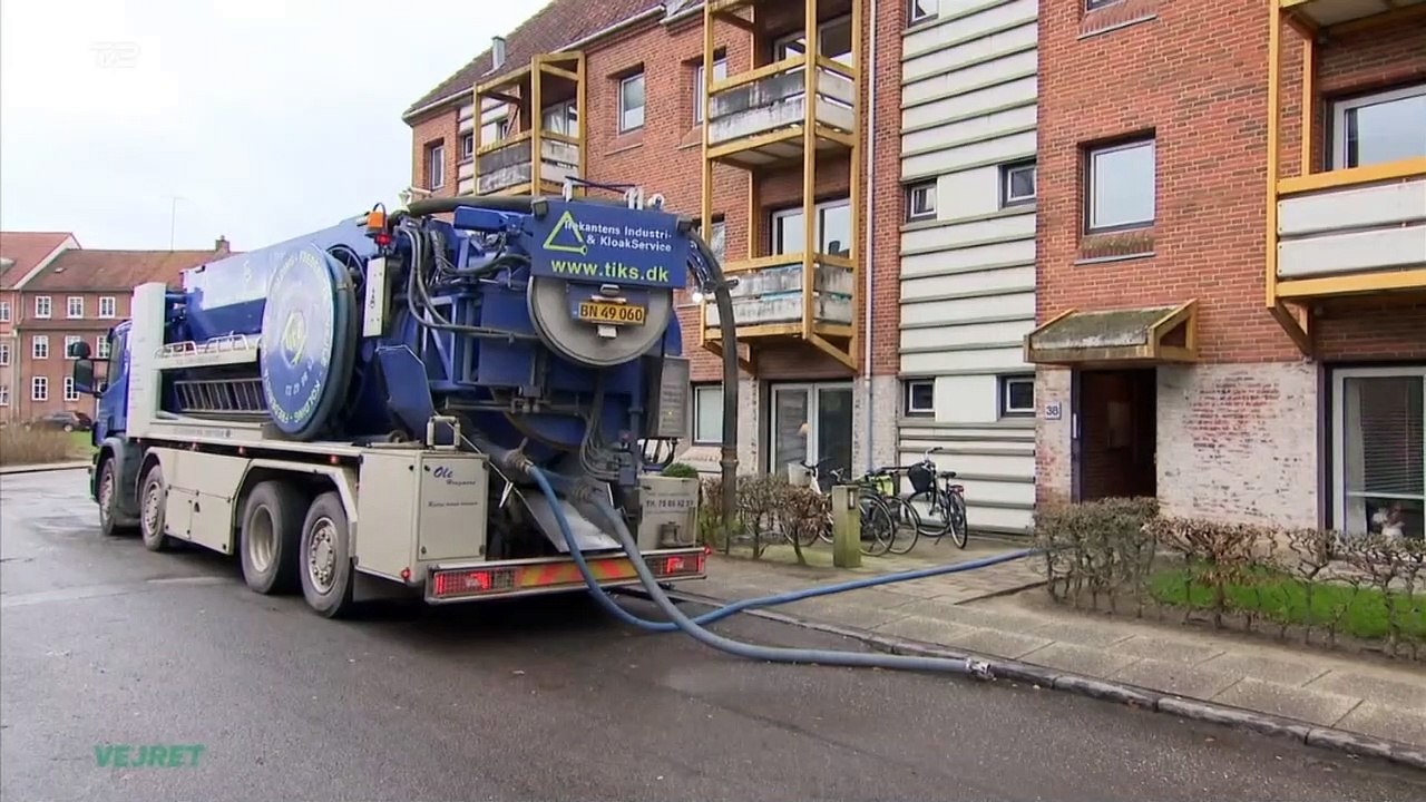 Vejrbilen i Vejle med Peter Tanev og Vejle Å ved Slusen | Vejret | Februar 2020 | TV2 Danmark