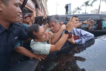 Bottles and blows for Tian Chua at PKR HQ