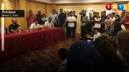 Anwar is 'crazy' to become PM, says Mahathir