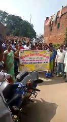 रजौली प्रखंड में शिक्षक संघ का प्रदर्शन करते हुए विधायक रजौली को दिया ज्ञापन।