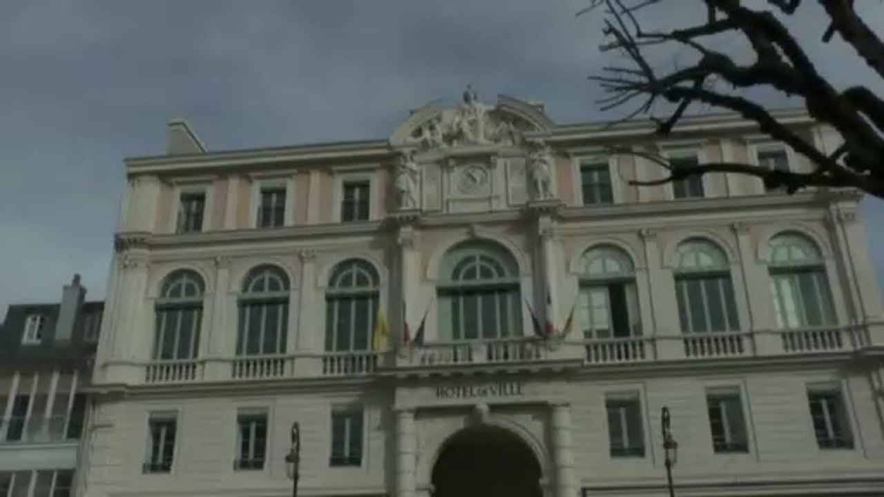 LES W-D.D. MICHOU NEWS - 28 FEVRIER 2020 - PAU - PLACE ROYALE L'ACCUEIL DE LA  MAIRIE