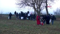 Pazarkule sınır kapısı'nda göçmenlerin sınıra yürüyüşü devam ediyor